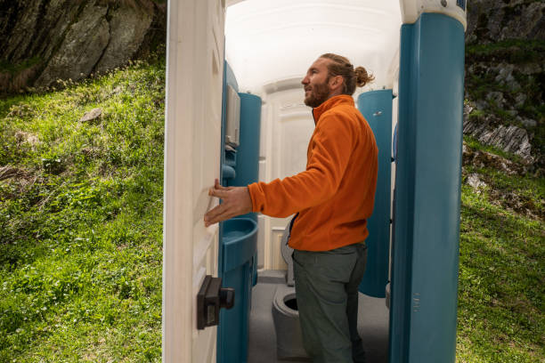 Best Portable restroom trailer rental  in Country Clu, MO