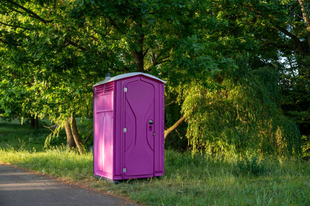 Best Portable restroom trailer rental  in Country Clu, MO